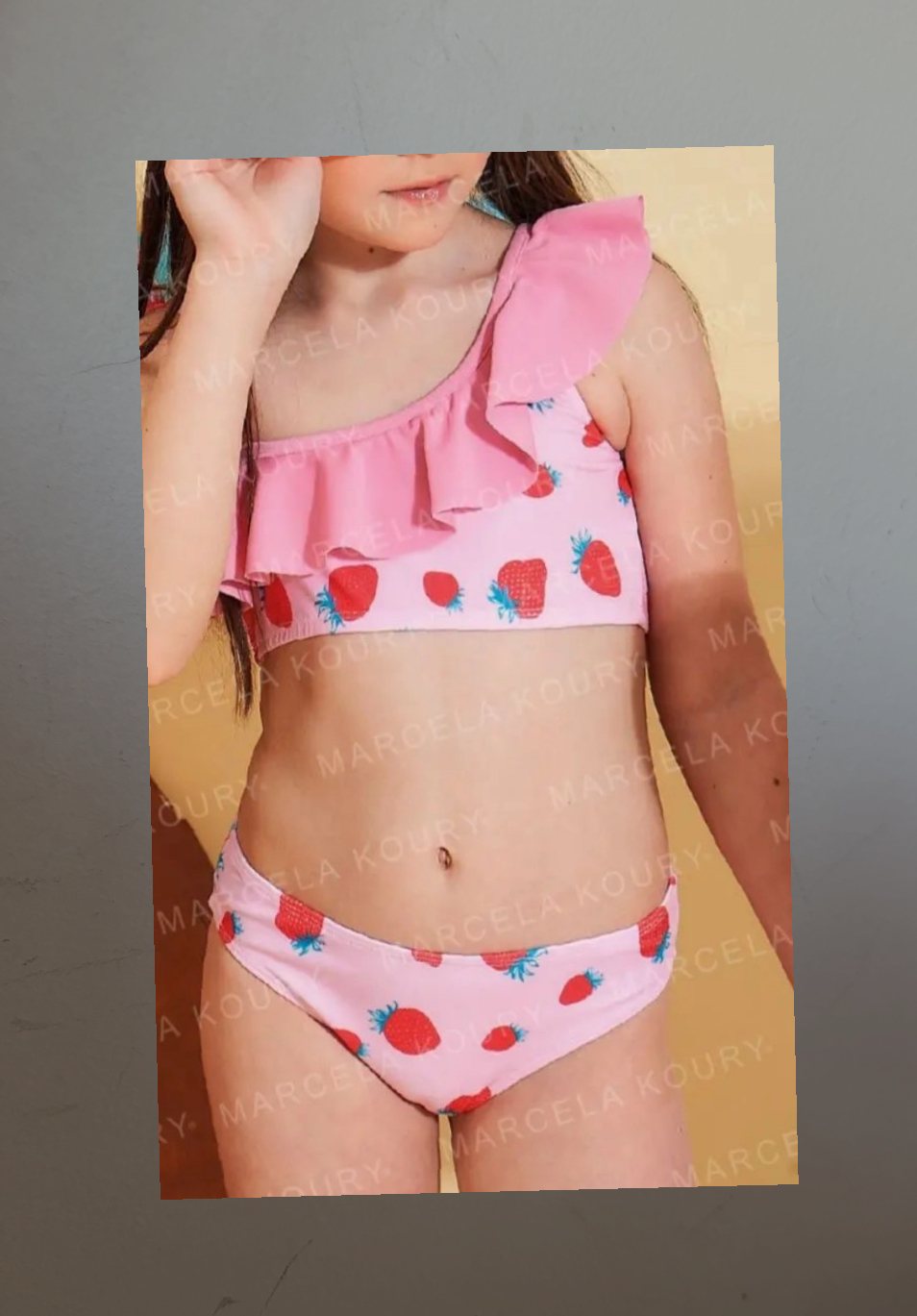 LadyVictoria - Lenceria por mayor - Bikini malla de Nena con volados frutilla